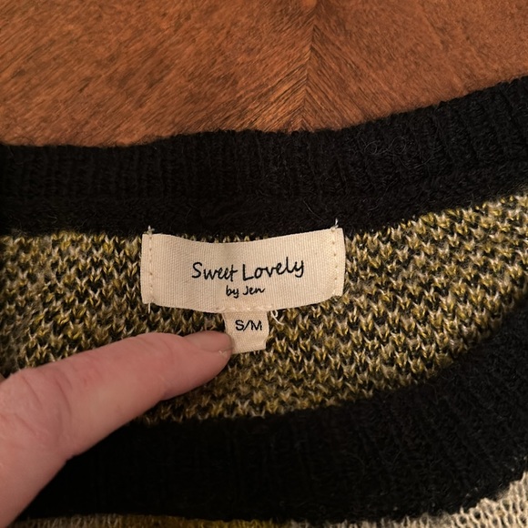 Soft Pattern Sweater - Picture 2 of 3